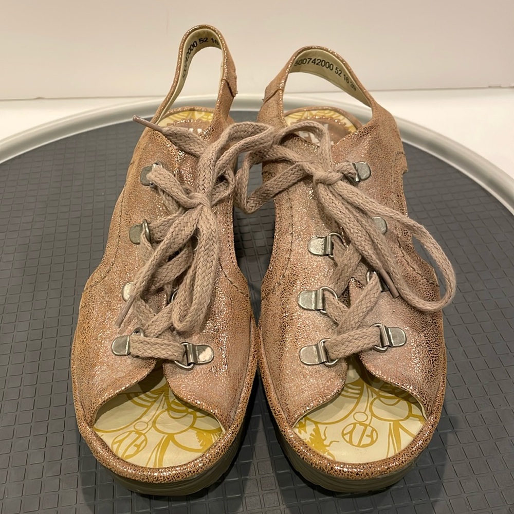 FLY LONDON NWOT LACE UP OPEN TOE WEDGE NON SMOKERS